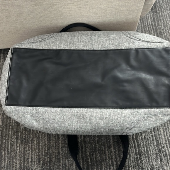 Lululemon Out of Range Duffel (33L) - Picture 9 of 9